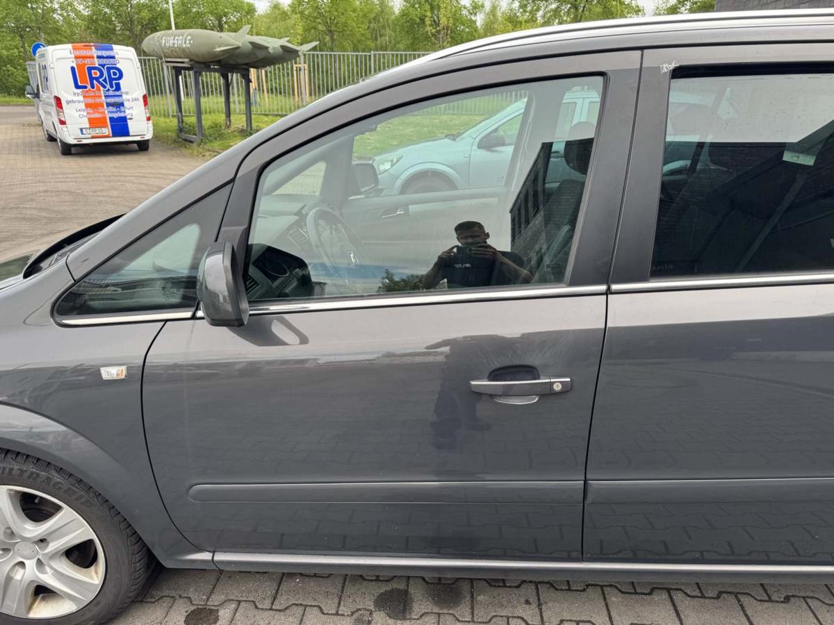 Opel Zafira B original T&uuml;r vorn links Z190 Phantom Grey Rohbau Bj.2012